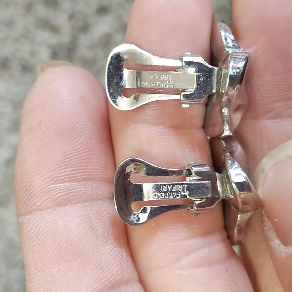 CROWN TRIFARI VINTAGE PAT PENDING SILVER-TONE KNOT BUTTON CLIP-ON 3/4" EARRINGS - Picture 8 of 10